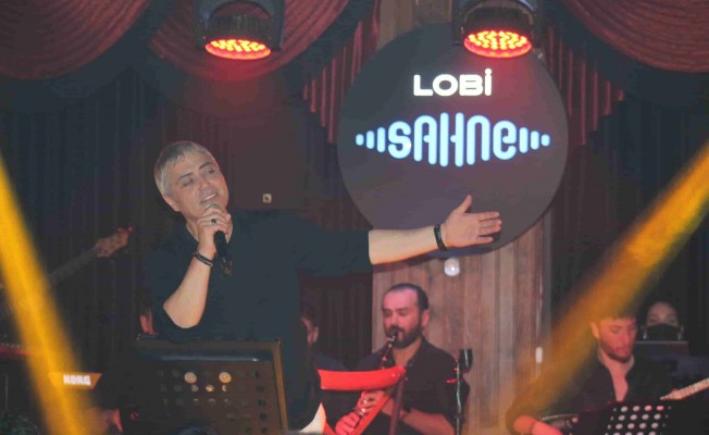 Cengiz Kurtoğlu, Lobi Sahne'de dinleyicileri büyüledi