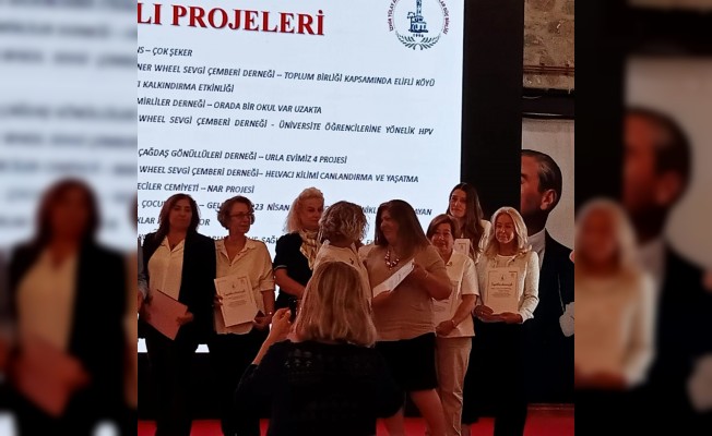 Urla Kızılay’a Hamdi Türkmen Özel Ödülü