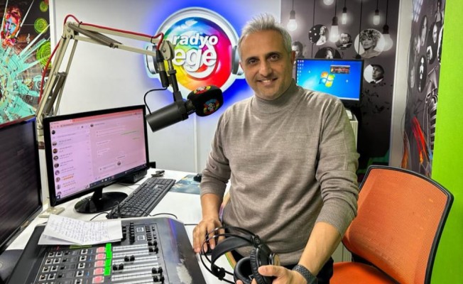 Ünlü radyocu Mustafa Karslıoğlu, Radyo Ege’de