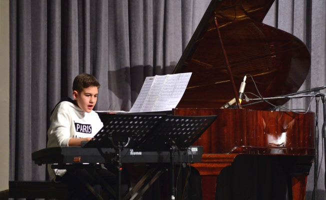 13 Yaşındaki Caz Piyanistinden Konser