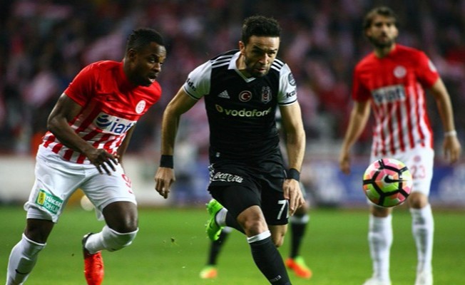 Beşiktaş Kafilesine Taşlı Saldırı