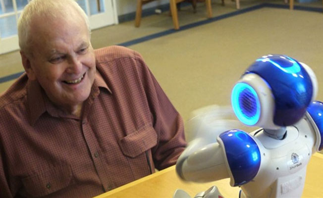 Alzheimer Hastaları Robotla Hayata Bağlanıyor