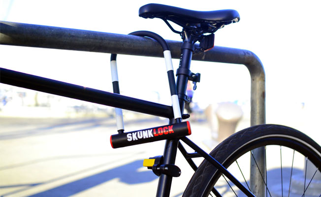 Bisiklet hırsızlarını savar kokarca kilit yaptılar