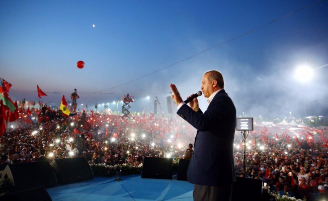 Cumhurbaşkanı Erdoğan, Büyük İstanbul Mitingi'nde Vatandaşlara Seslendi Cumhurbaşkanı Erdoğan, Büyük İstanbul Mitingi'nde Vatandaşlara Seslendi