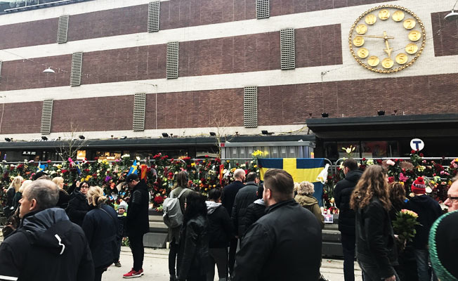 İsveç'te teröre tepki için toplandılar