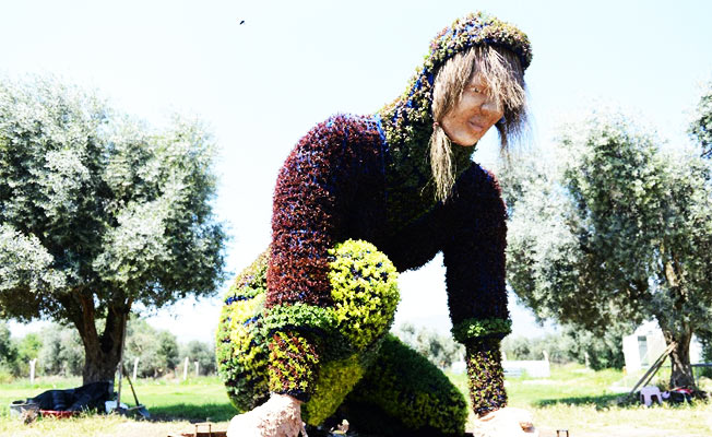 Türkiye'nin yaşayan 'ilk heykeli' Bayındır'da