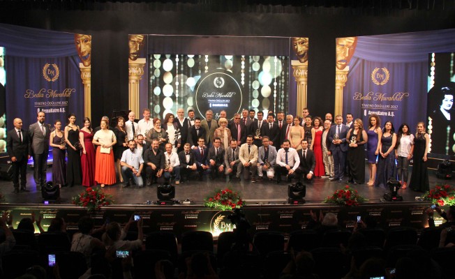 Bedia Muvahhit Tiyatro Ödülleri Verildi