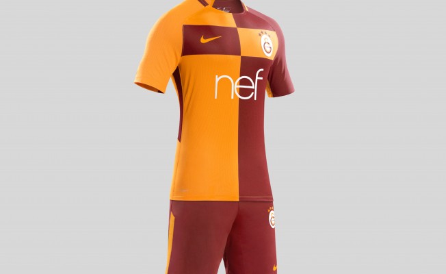 Galatasaray'ın Yeni İç Saha Forması Tanıtıldı