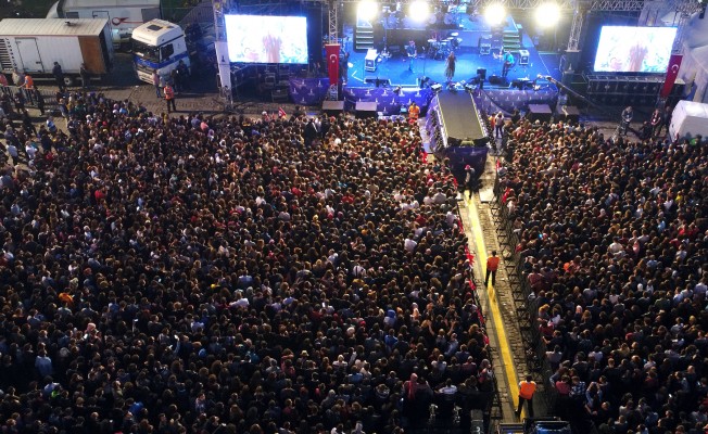 İzmir'de 19 Mayıs Bayramı'nda Şebnem Ferah Konseri