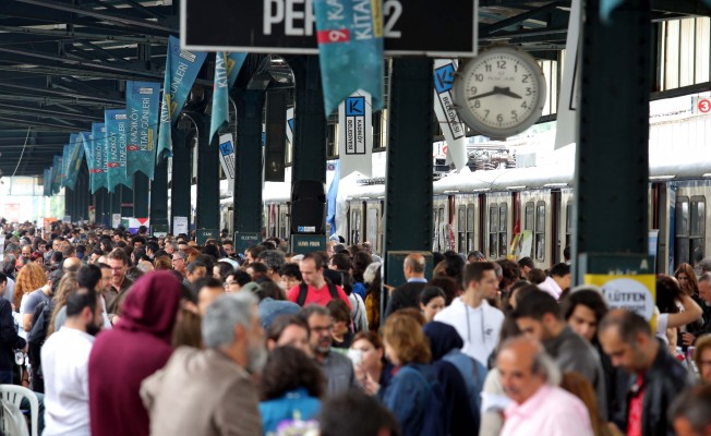 Kitap Günleri'nde 2 Milyon Kitap Satıldı, 325 Bin Kişi Ziyaret Etti