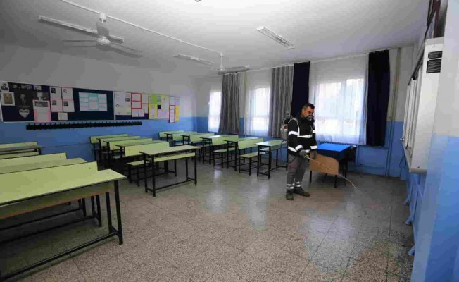 Efes Selçuk'ta Okullarda Gribe Karşı İlaçlama Önlemi