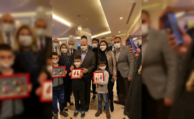 Özel çocuklar, Otizm’e dikkat çekmek için siyasetçilerle buluştu