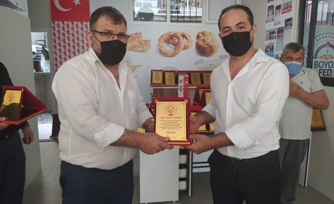 Boyoz Sokağı plaketleri pandemi nedeniyle 1,5 yıl sonra verildi