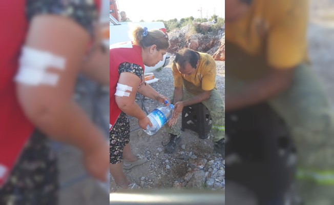 Karaburun Küçükkahve yangınına müdahale eden ekiplere destek Kızılay’dan