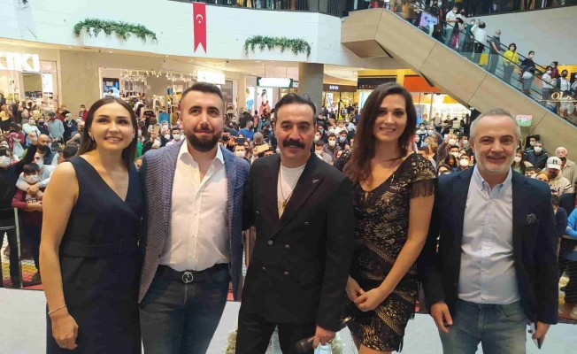 Zoraki Misafir'in İzmir galası Optimum'da