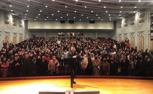 Sefa Doğanay, Naftalin’le İzmir’i güldürdü