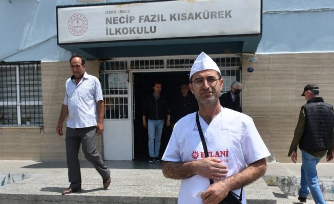 Fırıncı önlüğüyle sandığa geldi