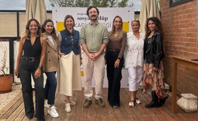 Dergi Urla Sosyal Kulüp’te Ekim’e Sanatla Merhaba: “Karma Sergi” Açıldı