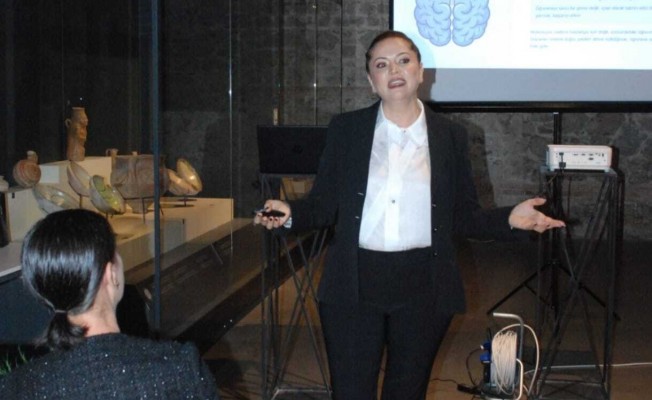 İzmir’de “Zihnini Keşfet” Semineri Yoğun İlgi Gördü