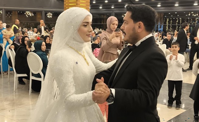 Çetin Ailesinin Düğününe Yoğun İlgi: Siyaset ve İş Dünyası Akın Etti