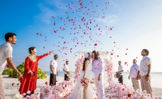 Glint'in patronları Maldivler'de masal gibi bir dügünle evlendi