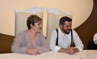 İzmir müzesinde düğün sevinci